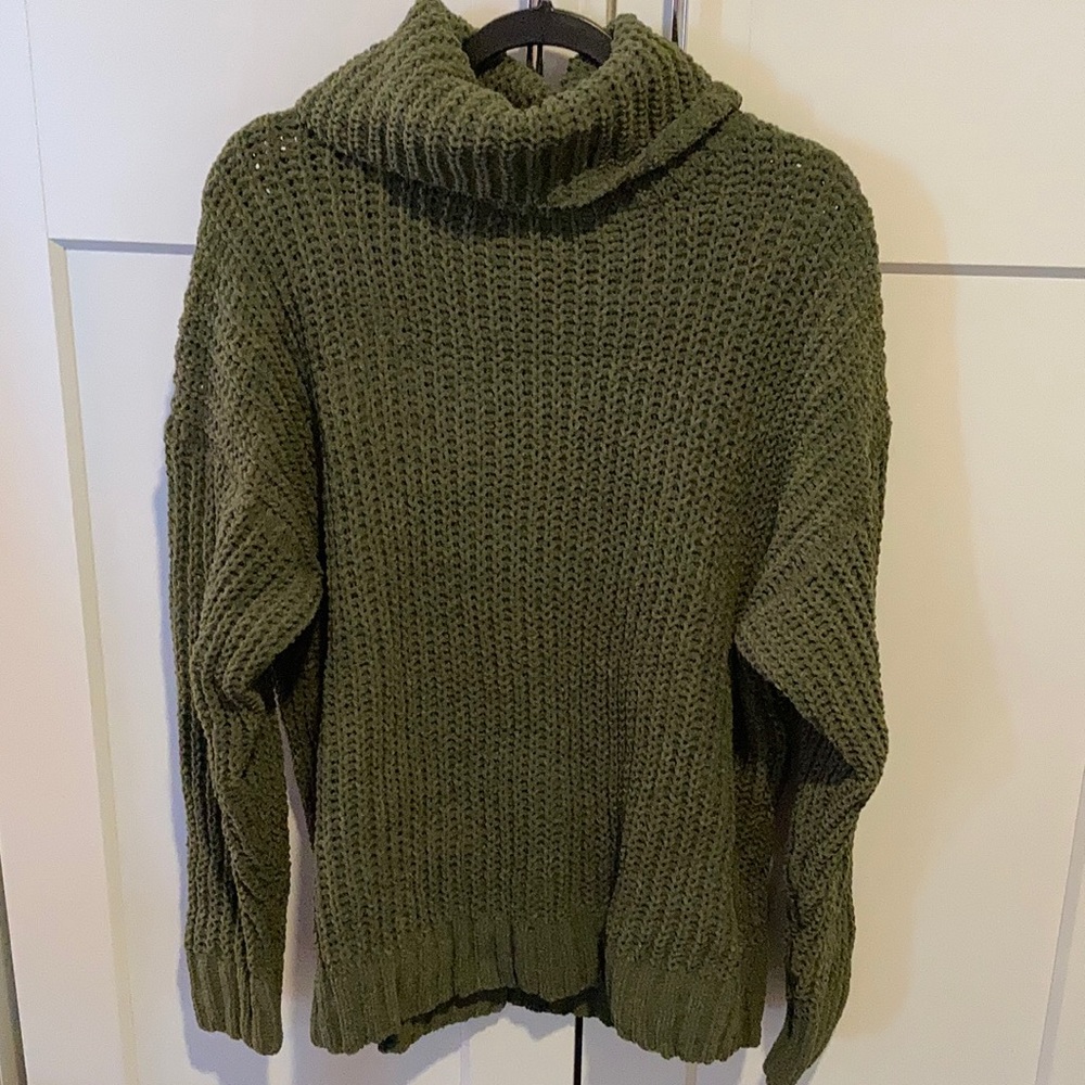 NWOT Hollister Chenille Cowl Neck Olive Green Sweater Large